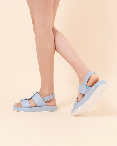 Sandalia Plataforma Baja Con Látigo Color Lila Para Mujer